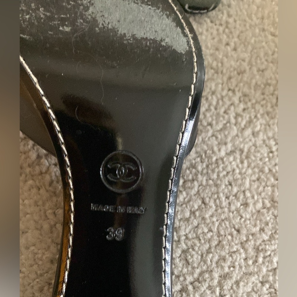 Chanel black leather mules. Size 9. Euro size 39. In excellent condition. - Picture 5 of 11